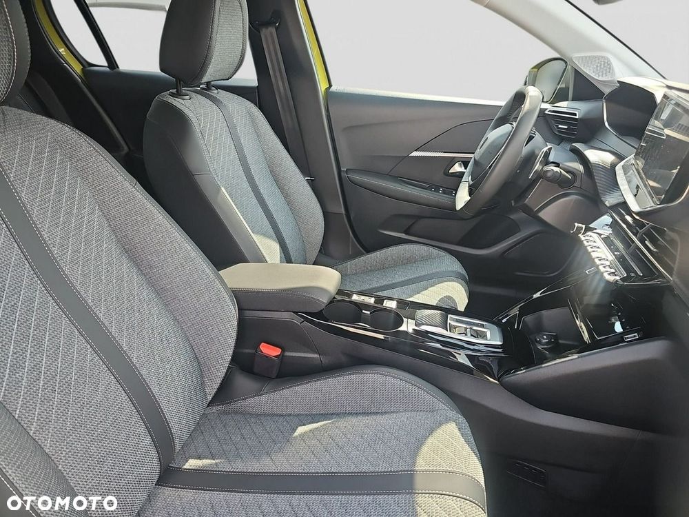 Peugeot 208 - 18