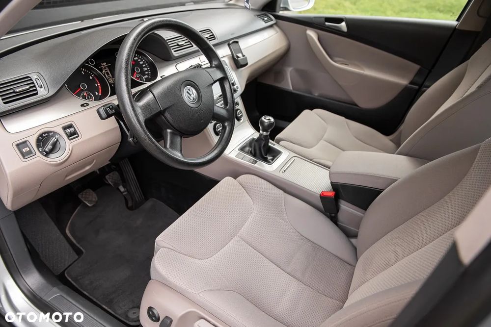 Volkswagen Passat - 15