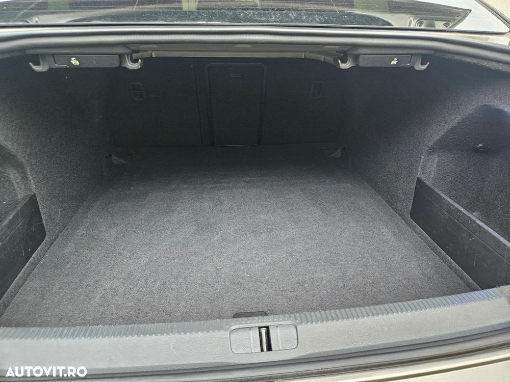 Volkswagen Passat 2.0 TDI BlueMotion Tehnology Highline - 19