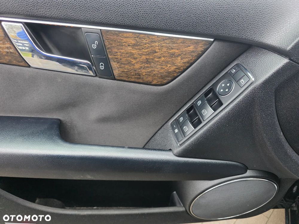 Mercedes-Benz Klasa C 220 CDI DPF Automatik Elegance - 25