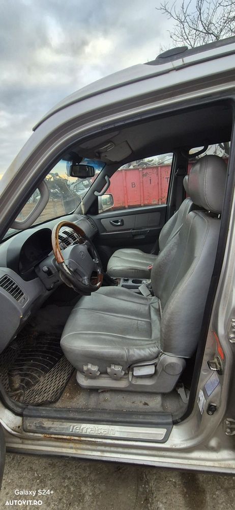 Tapițerie interior bord Hyundai Terracan  2.9 CRDI an fabricatie 2005 - 2