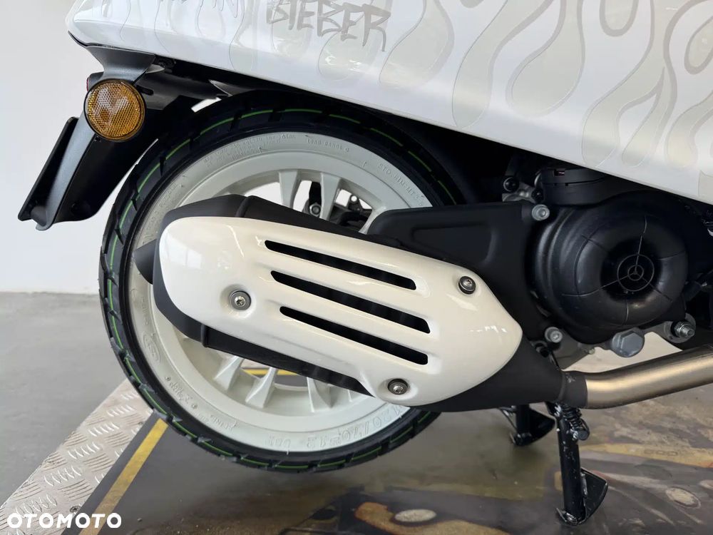 Piaggio Vespa - 16