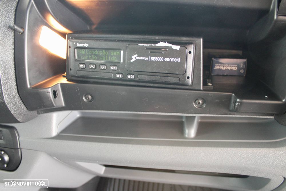 Peugeot e-Traveller - 12