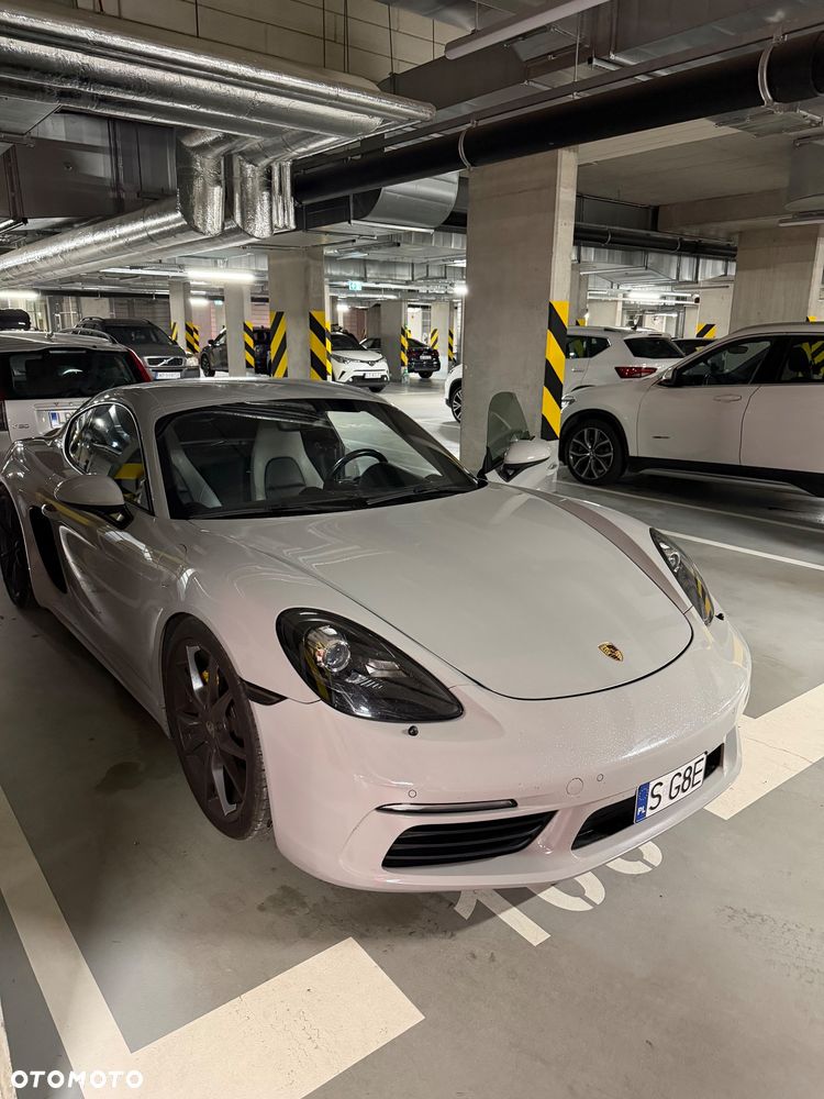 Porsche 718 Cayman - 23