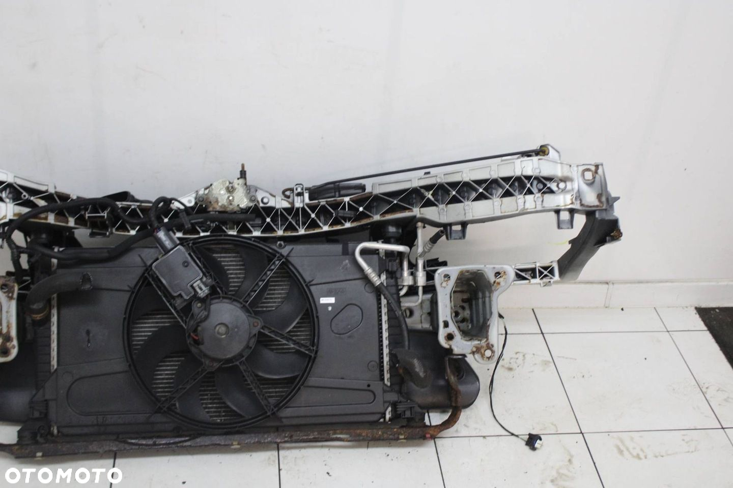 PAS PRZEDNI CHŁODNICE BELKA FORD FOCUS MK2 LIFT 2007R- 1.6 B - 9