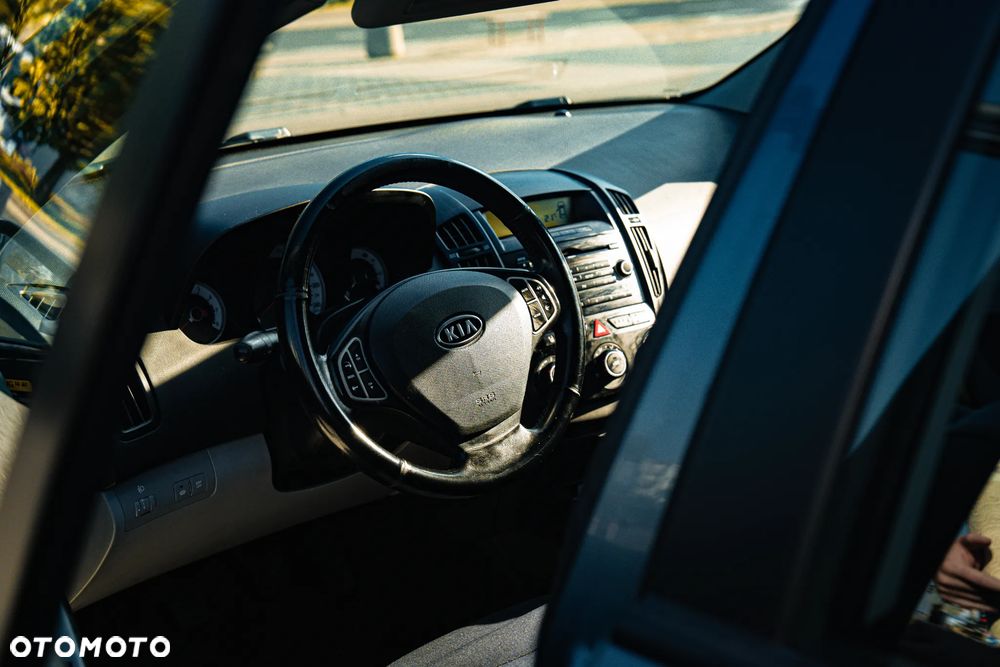 Kia Ceed - 16