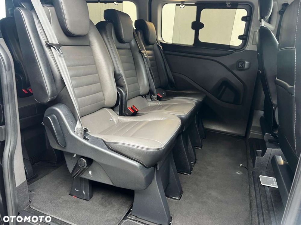 Ford Tourneo Custom - 19