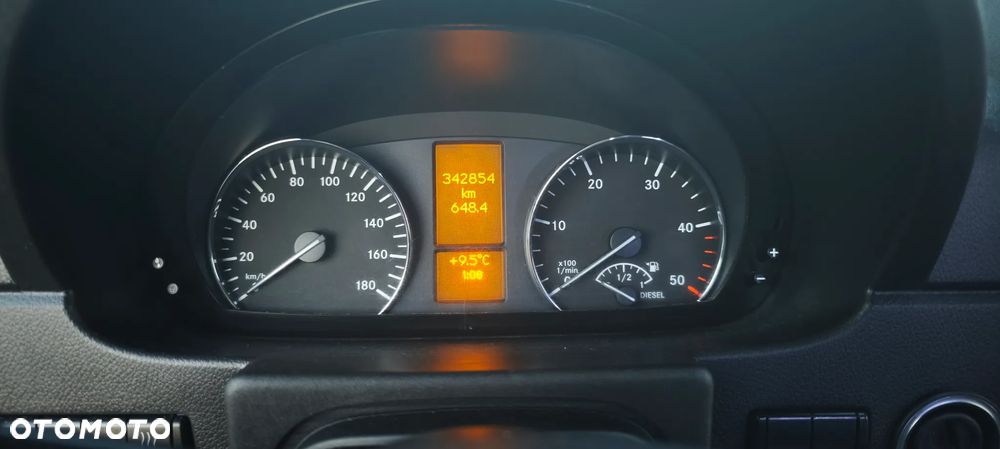 Mercedes-Benz Sprinter - 15