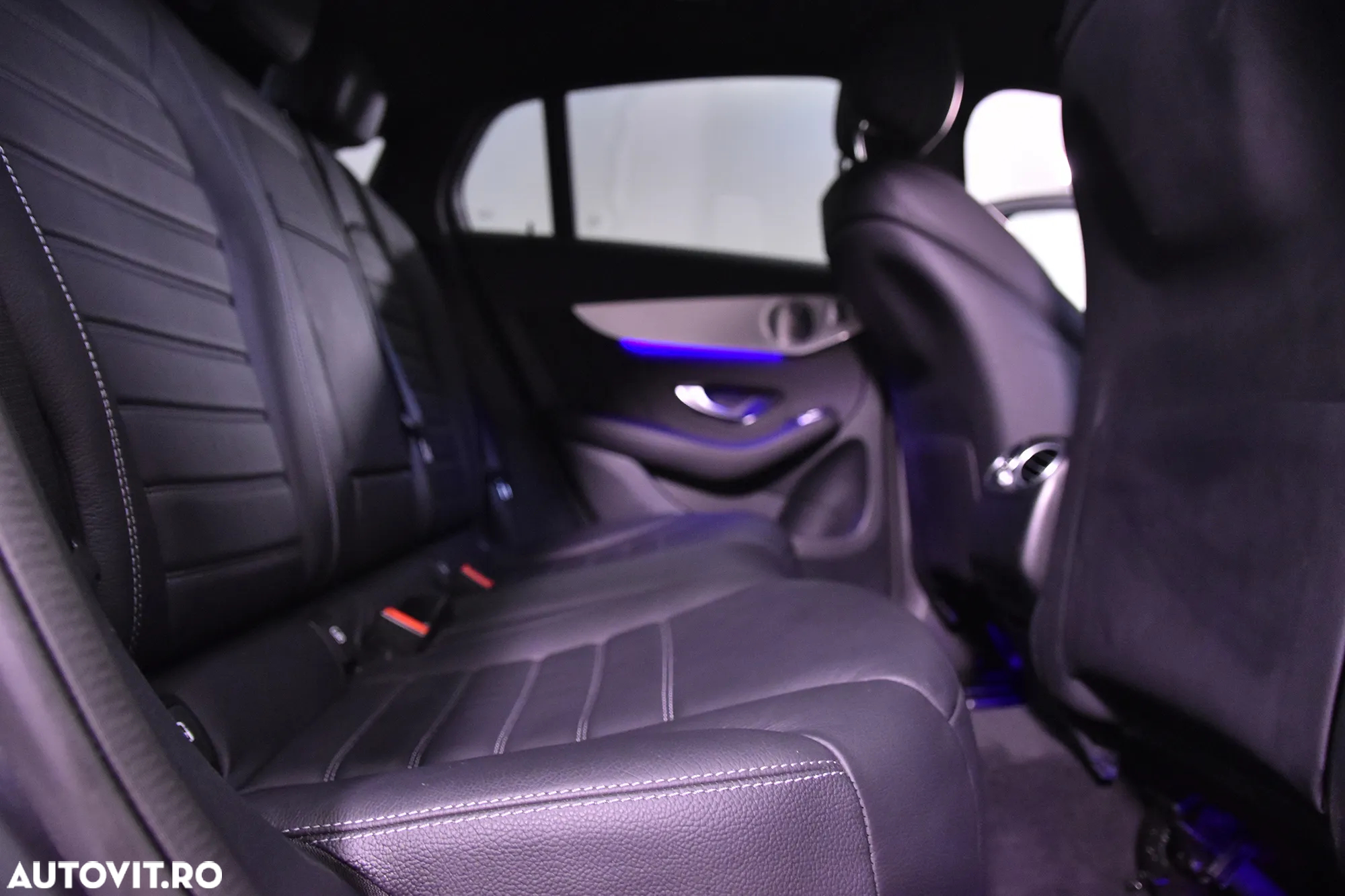 Mercedes-Benz GLC Coupe 300 4Matic 9G-TRONIC AMG Line - 12