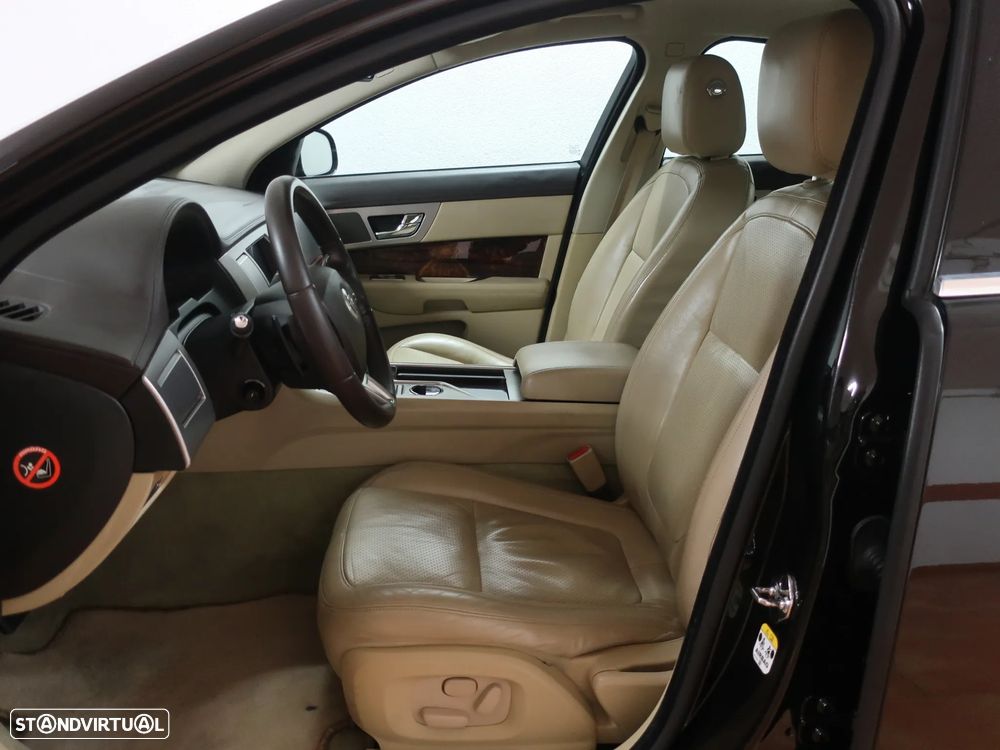 Jaguar XF 3.0 D V6 Luxury - 14