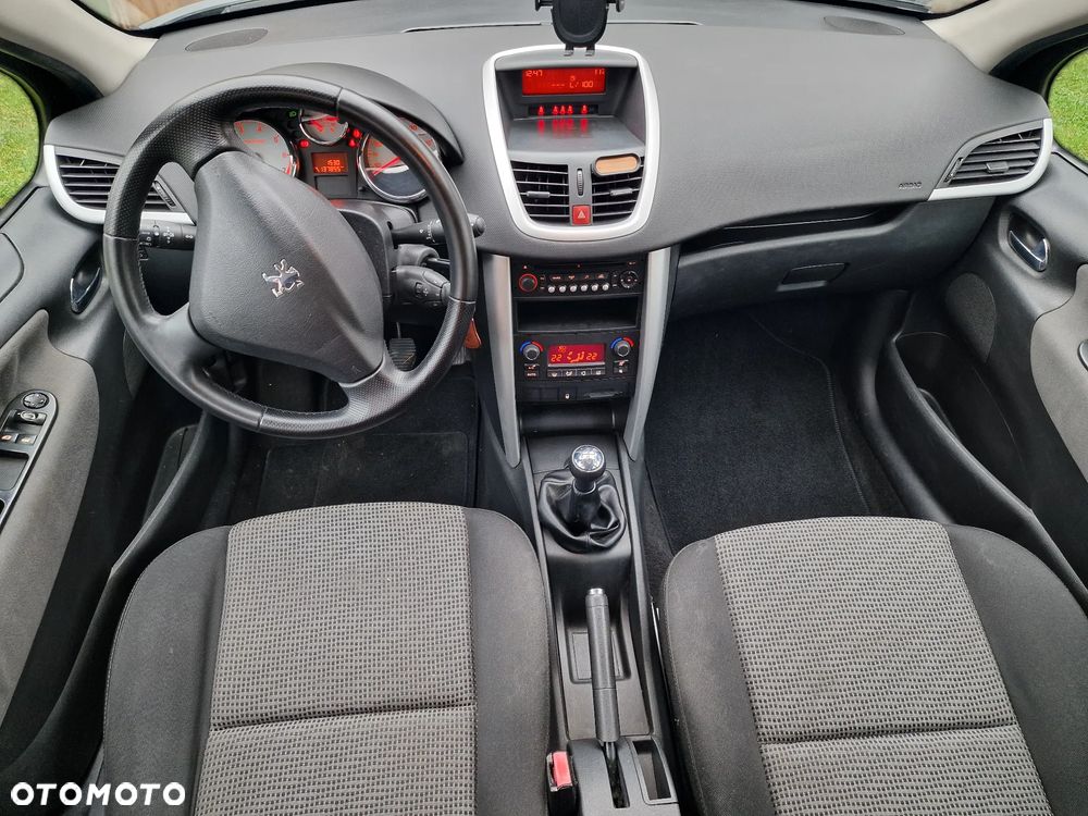Peugeot 207 - 24