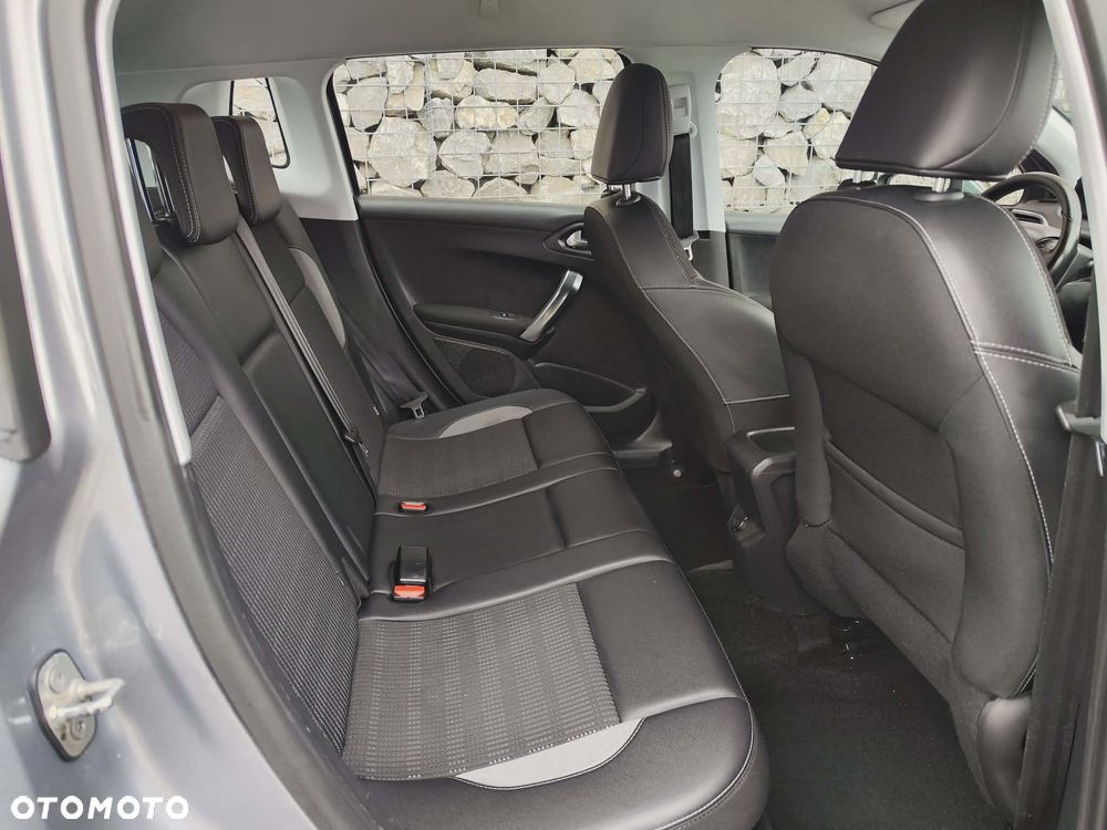 Peugeot 2008 1.2 Pure Tech Allure S&S - 7