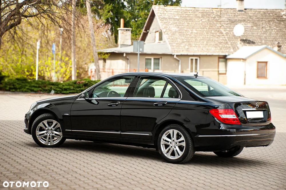 Mercedes-Benz Klasa C 180 BlueEFFICIENCY 7G-TRONIC Avantgarde - 14