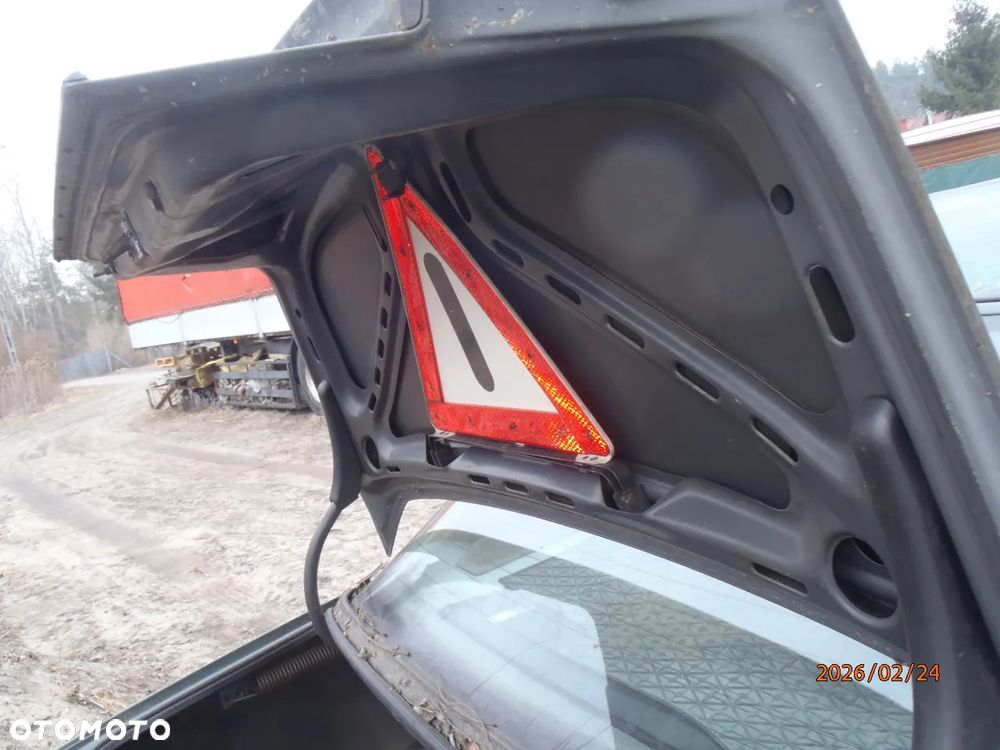 błotnik drzwi klapa tył mercedes w 124 w124  b ładne jak na ten rok 1988 duzo do nich - 29