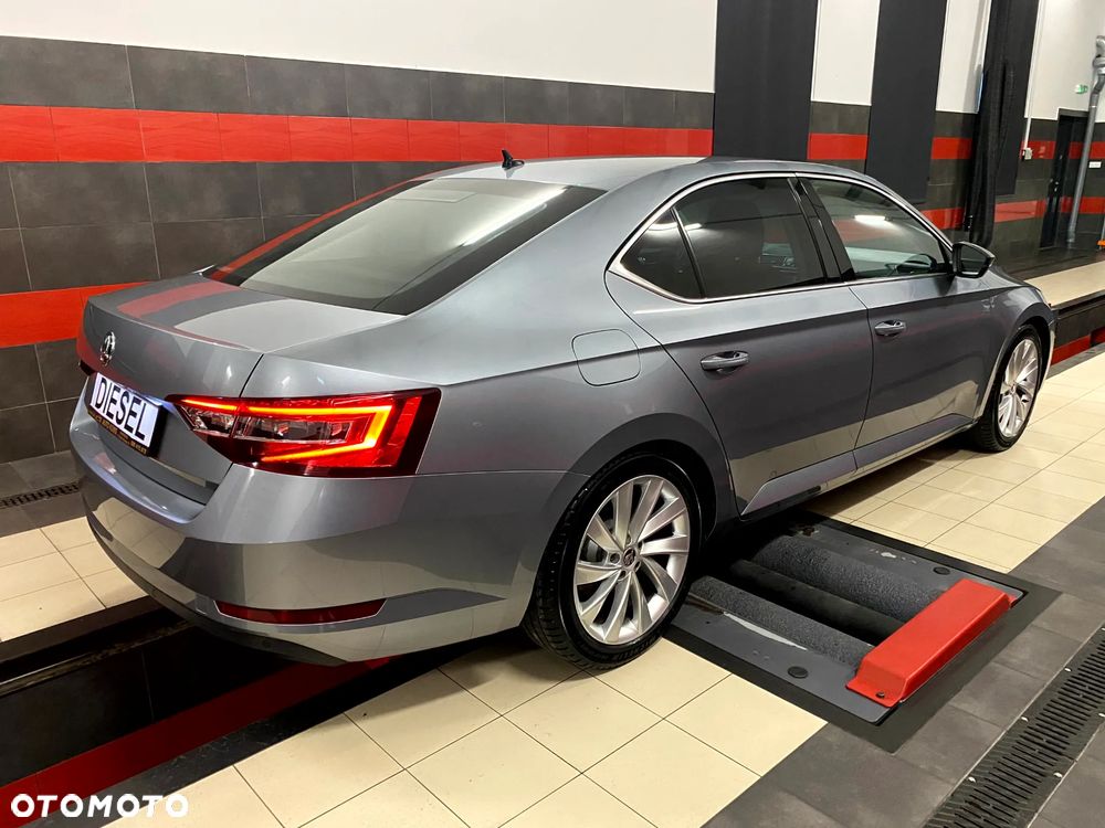 Skoda Superb 2.0 TDI DSG Premium Edition - 10