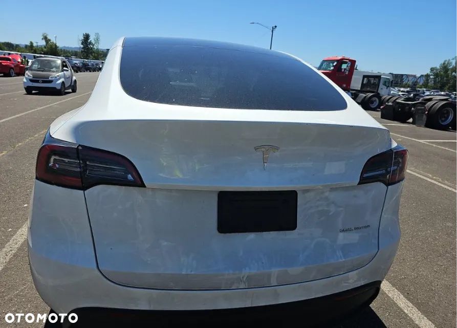 Tesla Model Y Long Range Dual Motor AWD - 6