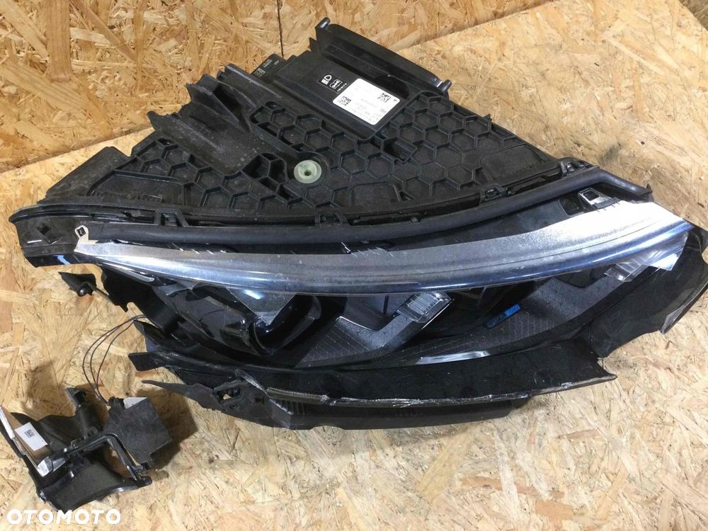 LAMPA PRAWA Mercedes EQS A2979067202 - 4