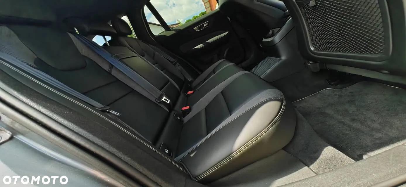 Volvo V60 T8 AWD Plug-In Hybrid Polestar Engineered - 19