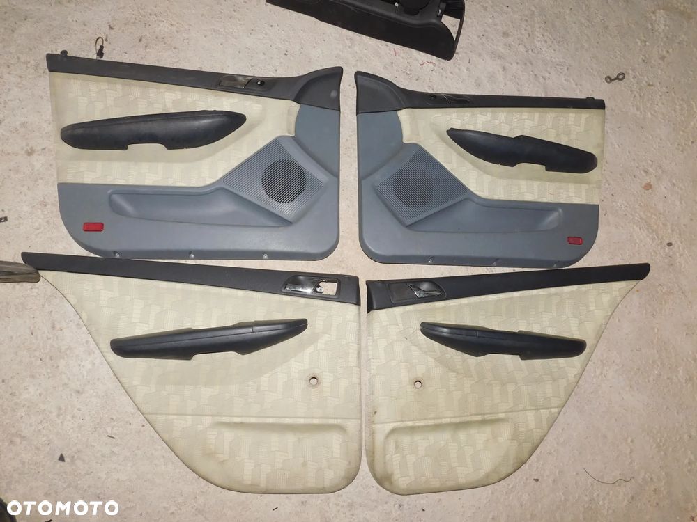 tapicerka drzwi boczki SKODA FABIA I HB