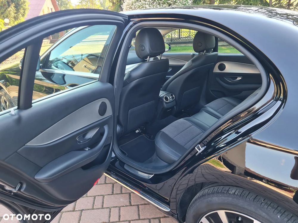 Mercedes-Benz Klasa E 300 de 9G-TRONIC - 11