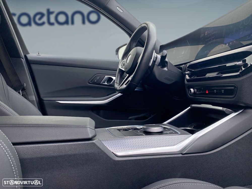 BMW 320 d Pack Desportivo M Auto - 13