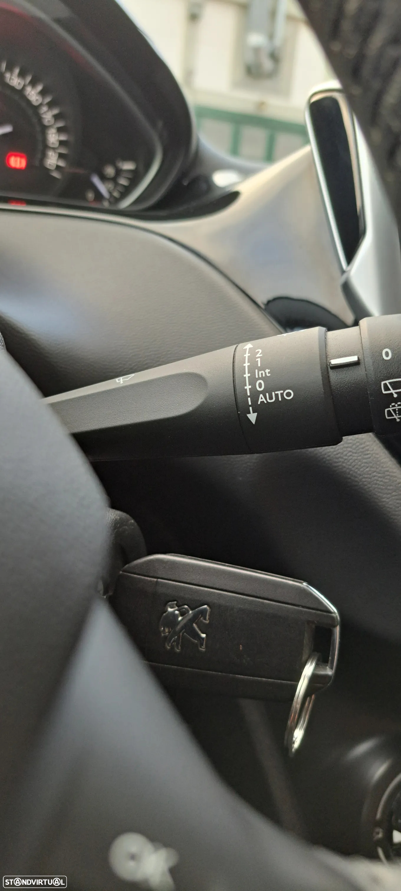 Peugeot 208 1.2 PureTech Signature - 12