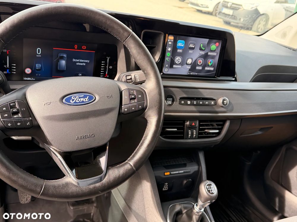 Ford Transit Courier - 11
