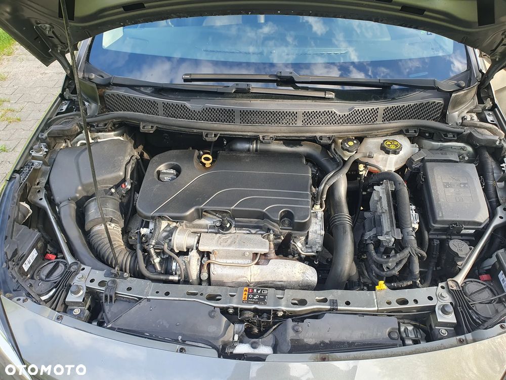 Opel Astra 1.4 T Dynamic S&S - 8