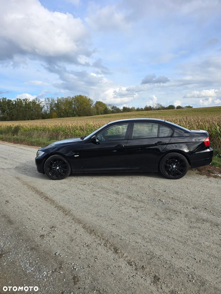 BMW Seria 3 318i - 4