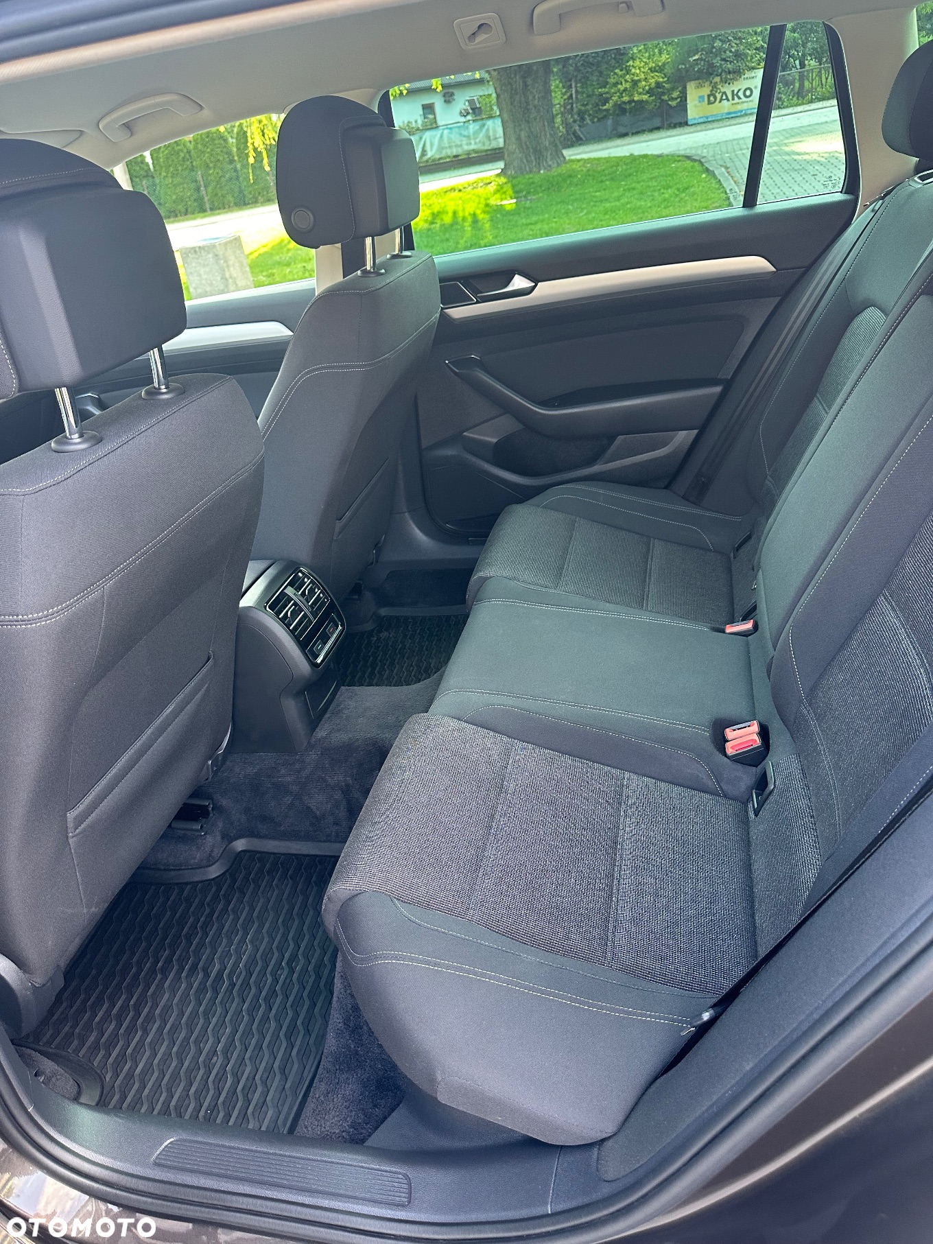 Volkswagen Passat Variant 2.0 TDI SCR DSG Comfortline - 14