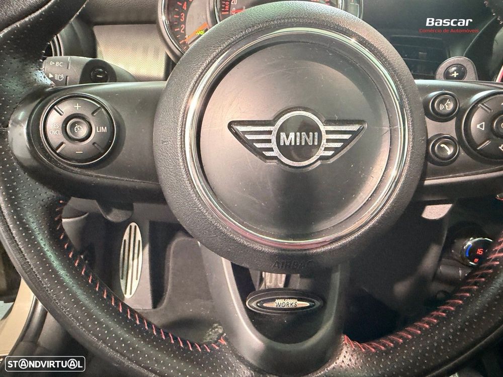 MINI 5 Portas Cooper SD Auto - 21