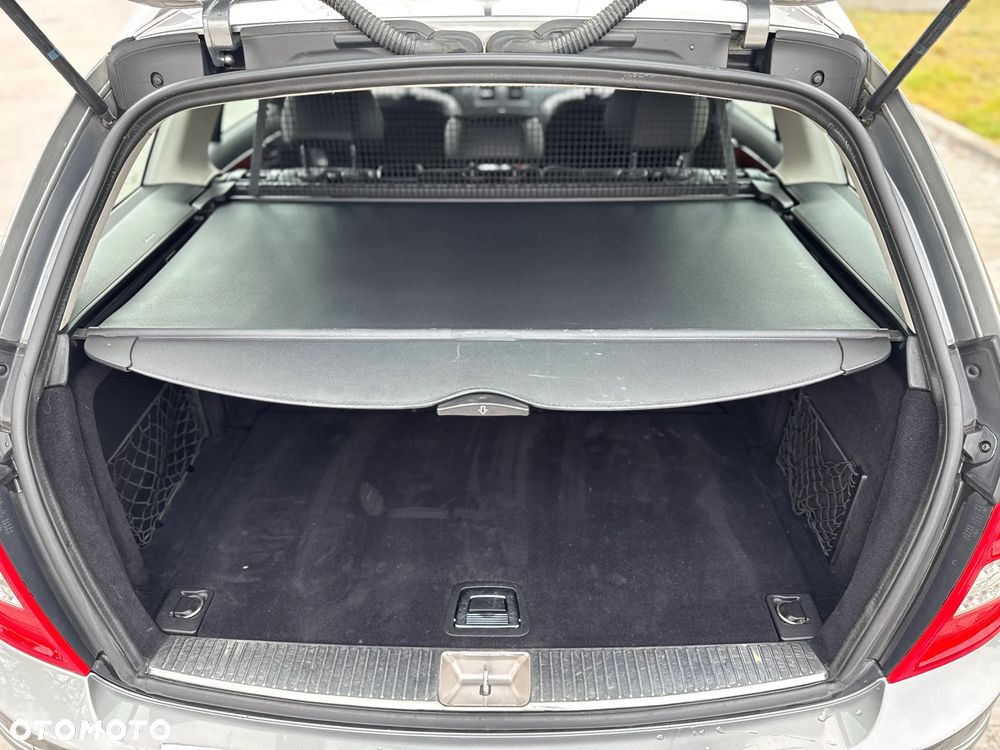Mercedes-Benz Klasa C 250 CDI DPF 4Matic 7G-TRONIC BlueEFFICIENCY Elegance - 37