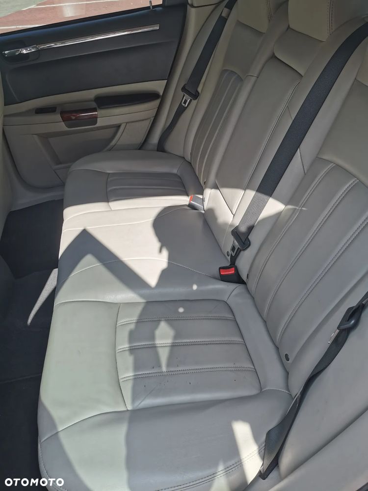 Chrysler 300C 5.7 V8 Hemi AWD - 14
