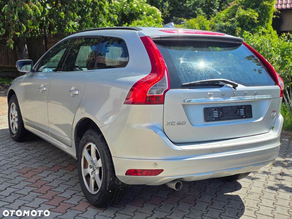 Volvo XC 60 D4 Geartronic Momentum - 4