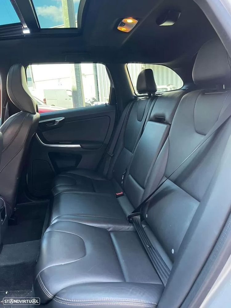Volvo XC 60 2.0 D4 Momentum Geartronic - 16