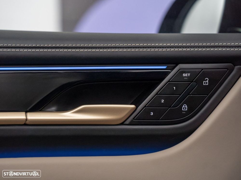 Porsche Macan Electric 4 - 24