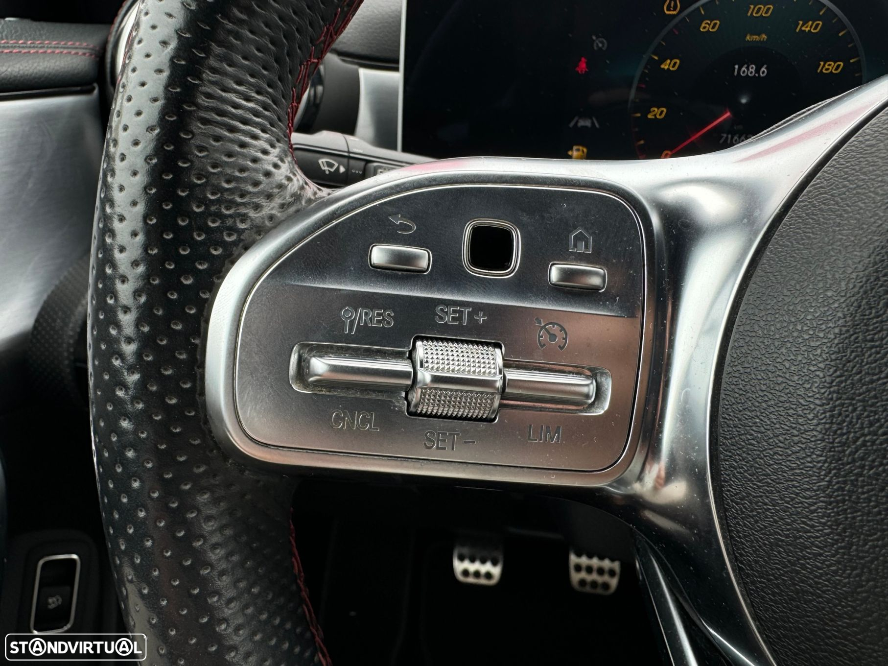 Mercedes-Benz CLA 180 d Shooting Brake AMG Line - 16