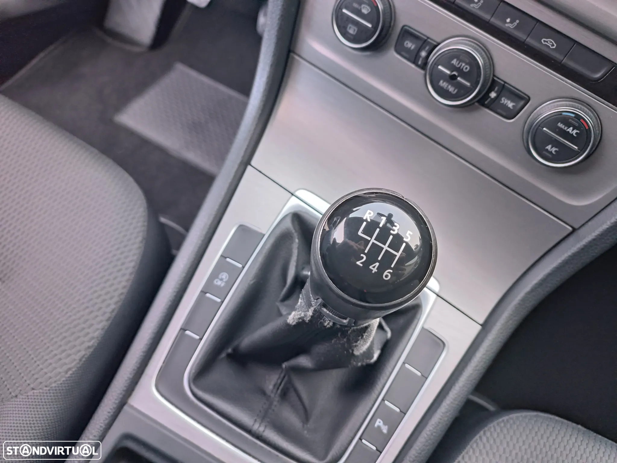 VW Golf Variant 1.6 TDi BlueMotion Confortline - 22
