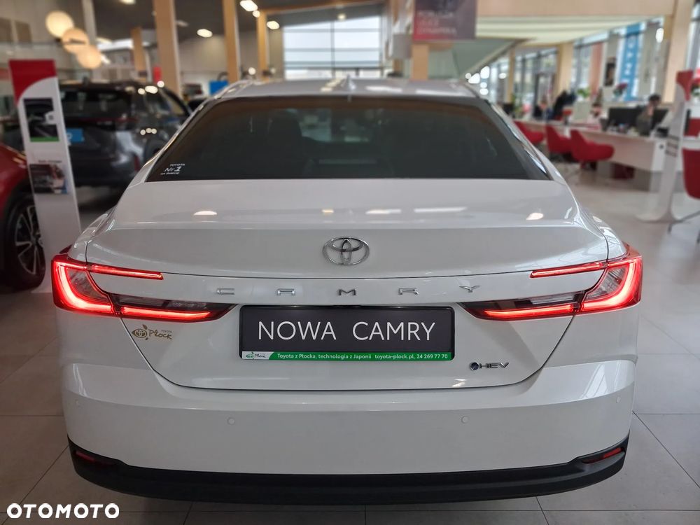 Toyota Camry - 5