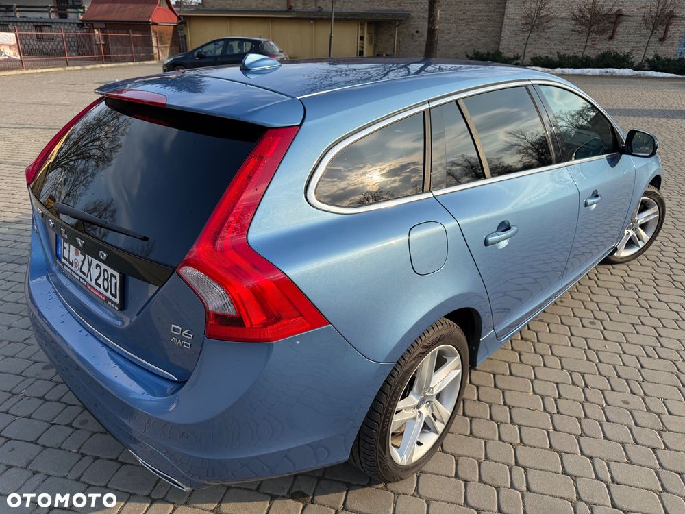 Volvo V60 D6 AWD Plug-in Hybrid Momentum - 17