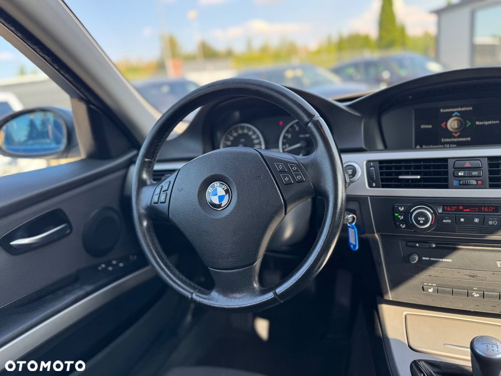 BMW Seria 3 325i - 24