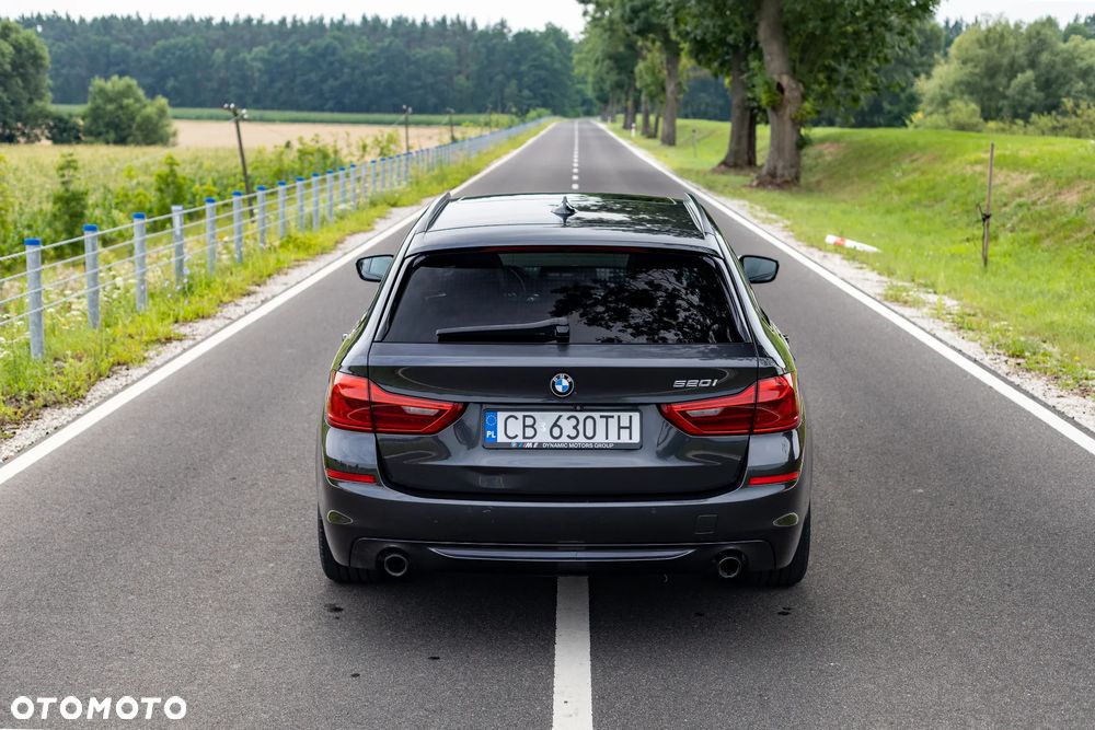 BMW Seria 5 520i Sport Line sport - 12