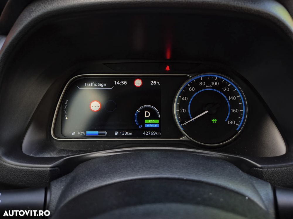 Nissan LEAF 40 kWh N-Connecta - 16