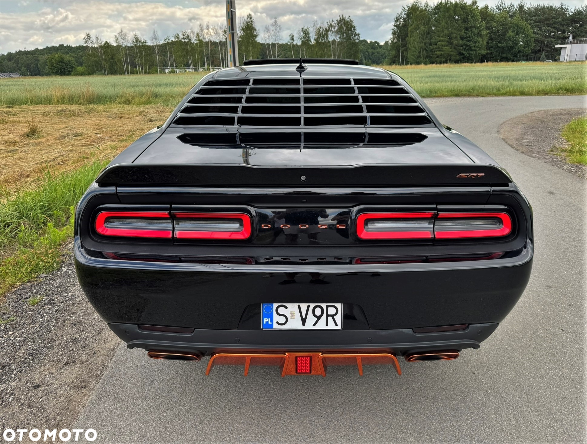 Dodge Challenger - 10