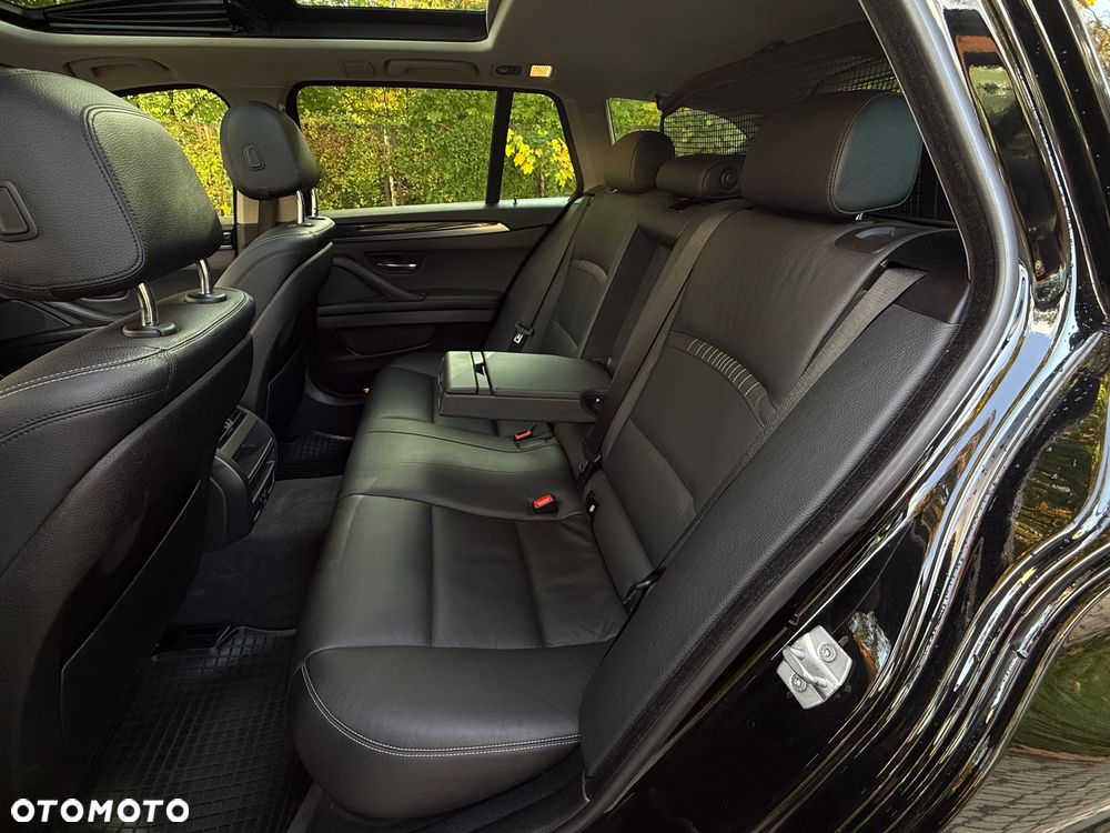 BMW Seria 5 525d Sport-Aut Modern Line - 9