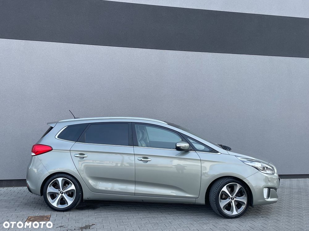 Kia Carens - 16