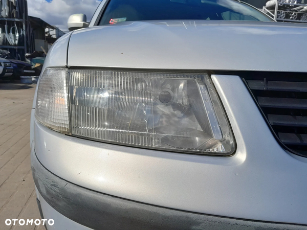 VW PASSAT B5 LAMPA REFLEKTOR PRAWA PRZEDNIA PRAWY PRZÓD