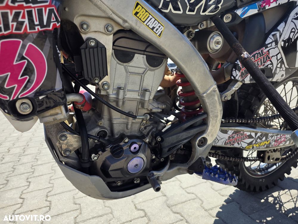 Yamaha YZF - 8
