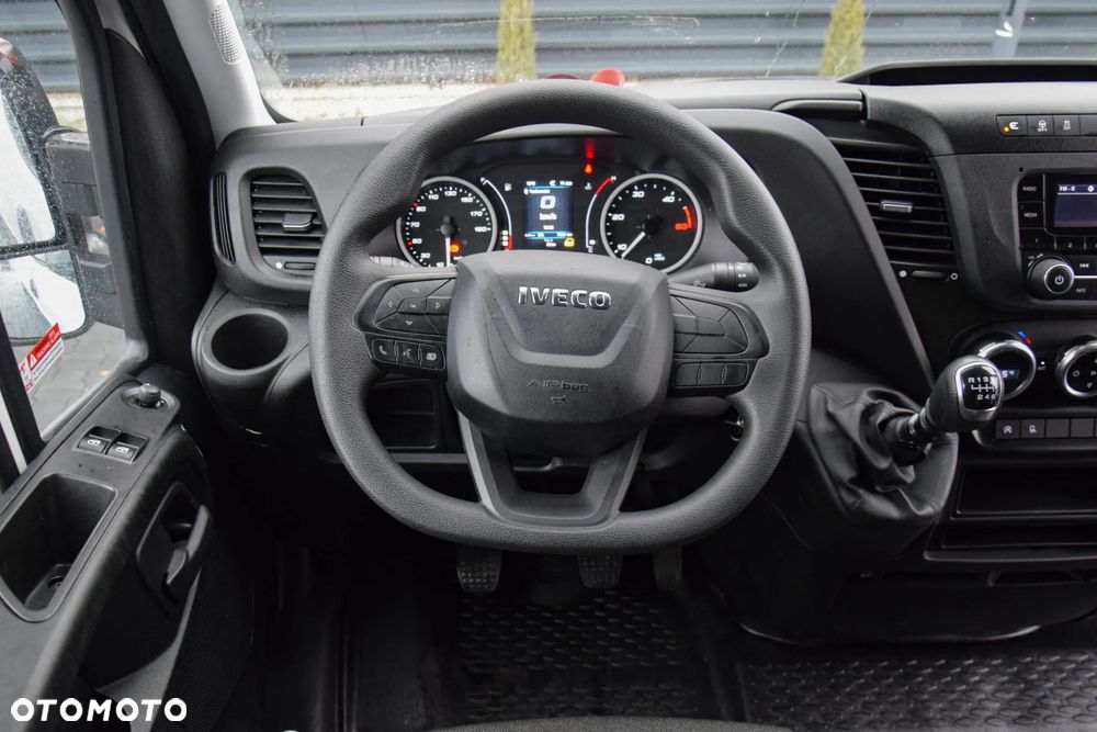 Iveco DAILY MAXI 35S16 / 2.3 - 160 KM / NOWY MODEL / 3 OSOBY / DOSTAWCZE / BLASZAK / KLIMA / CZUJNIKI COFANIA / TRYB CITY-ECO / 2023 / SERWISOWANY / SPROWADZONY Z NIEMIEC - 29