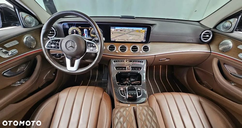 Mercedes-Benz Klasa E 220 d 9G-TRONIC Exclusive - 4